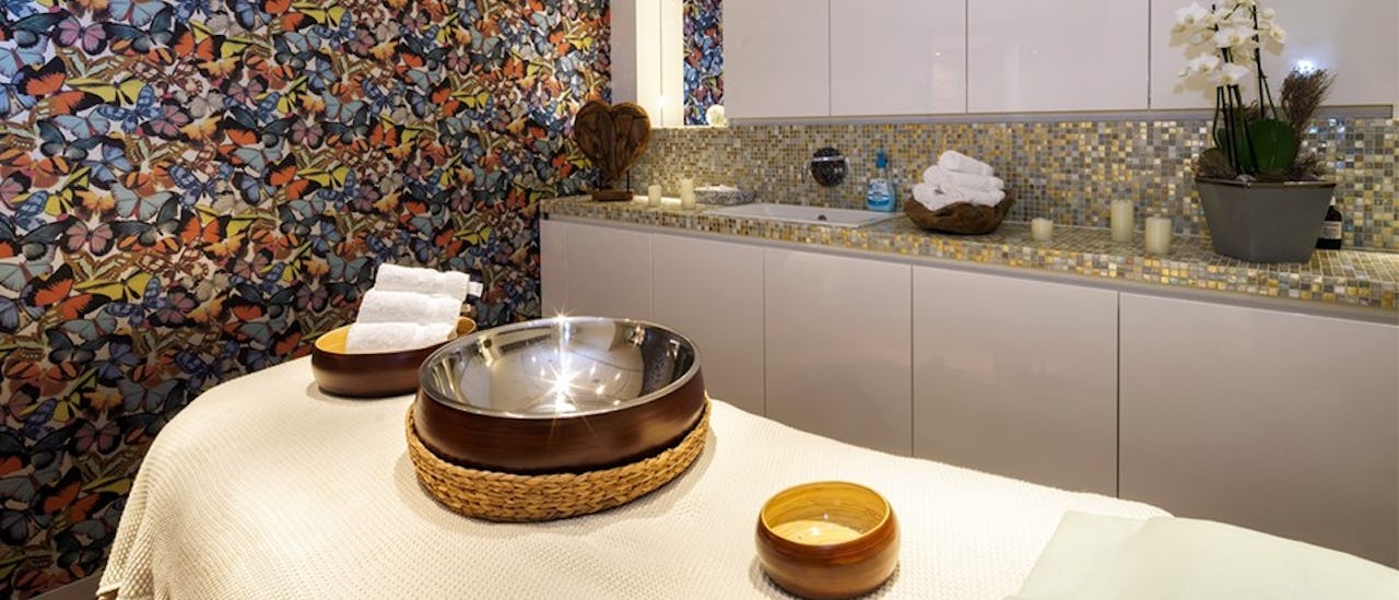 Ta en massage på spa