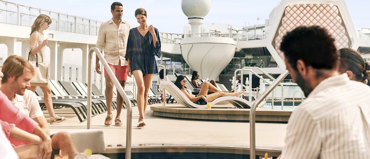 På Resort deck hittar du en av de mest populära platserna - Solariet endast för vuxna