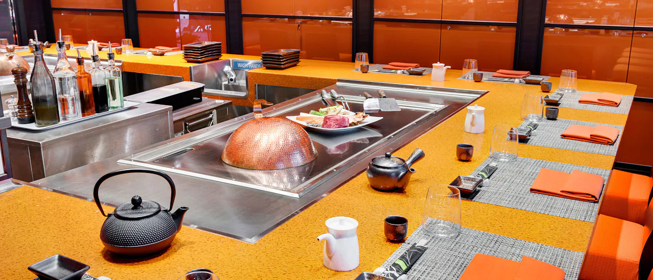 Sushi- och teppanyaki-restaurangen Kaito (mot extra kostnad)