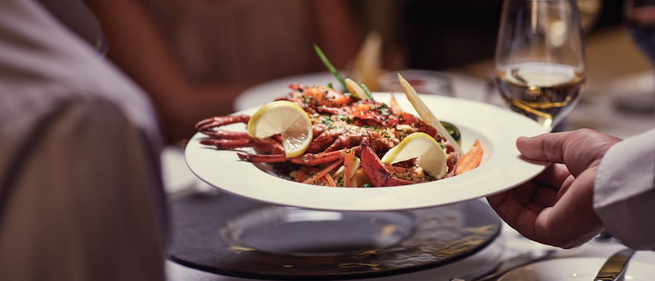 Smakfulla måltider med utvalda viner från prisbelönte vinexperten Olly Smith på specialrestaurangen The Glass House