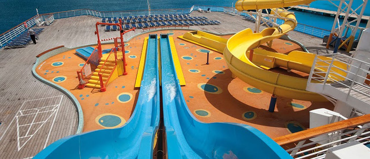 En svalkande åktur i Carnival Waterworks