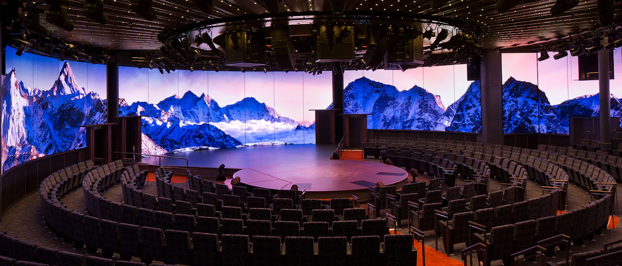 Teatern med en 270 graders surround LED-skärm