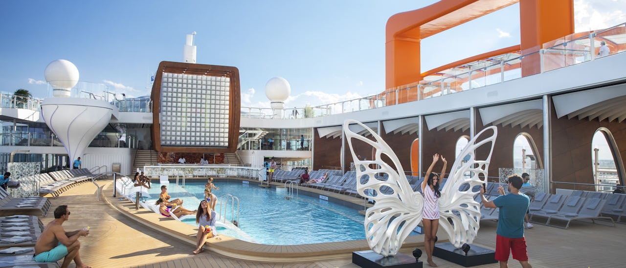 Poolområdet har en av de längsta poolerna till havs