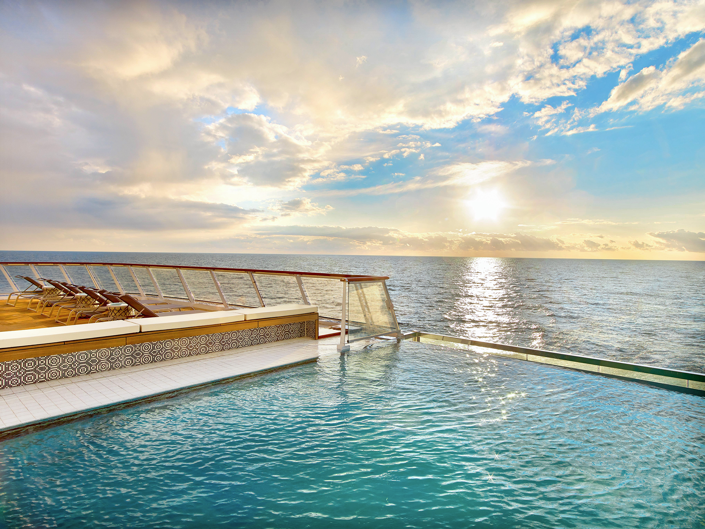 Aquavit Terrace och infinitypoolen