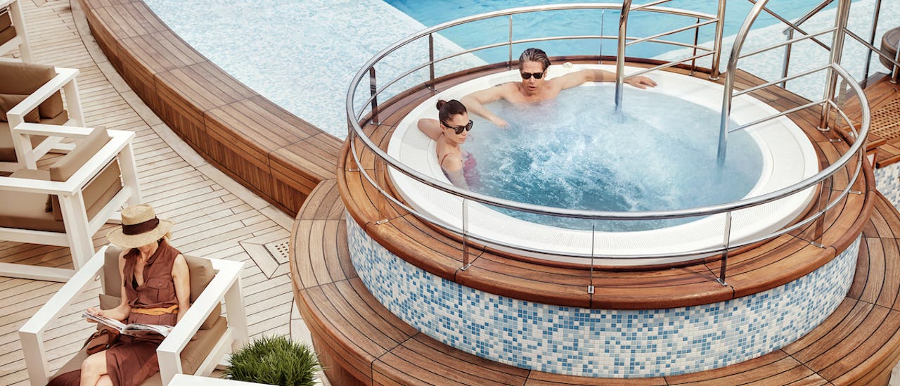 Kliv ner i jacuzzin