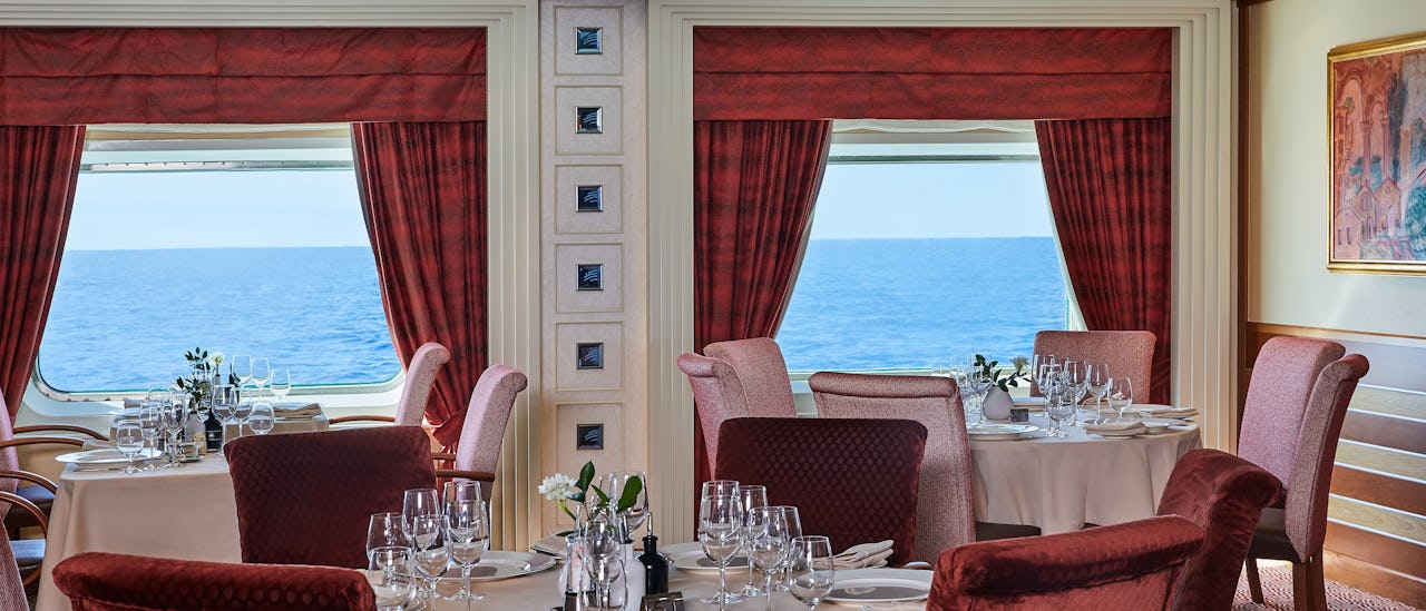 Njut av lokala specialiteter på The Restaurant