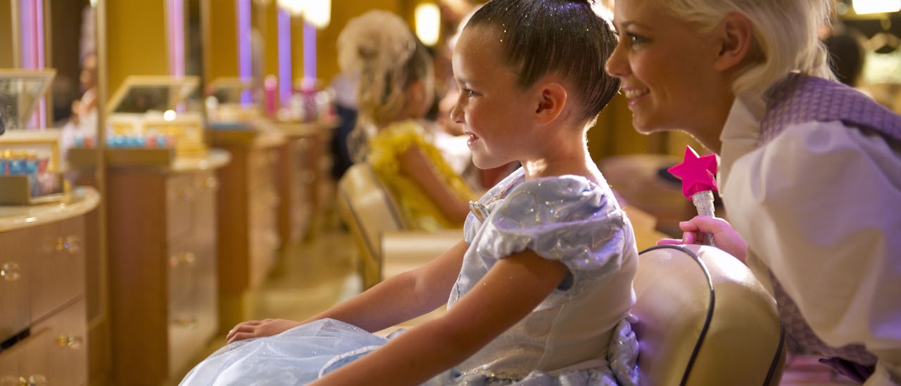 Barnen får en "magisk" makeover i Bibbidi Bobbidi Boutique