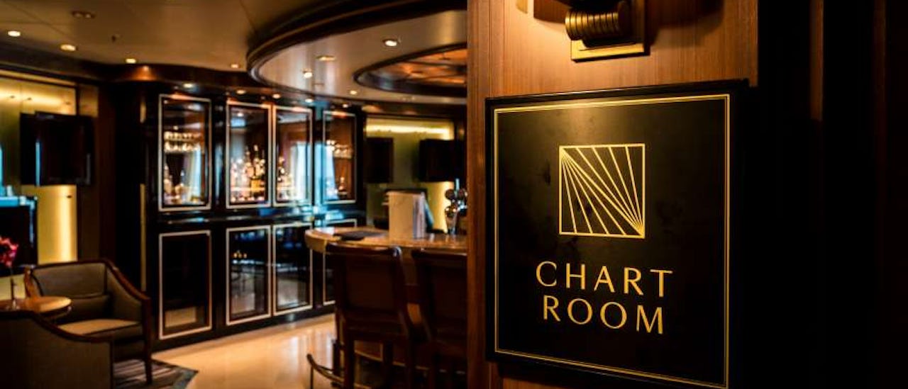 Njut av atmosfären i eleganta Champagne lounge