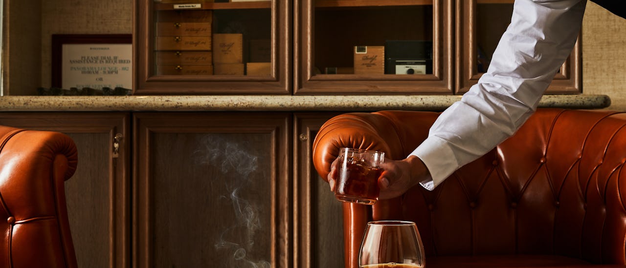 Connoisseur's Corner erbjuder exceptionella konjak och ett förstklassigt urval av cigarrer till köp
