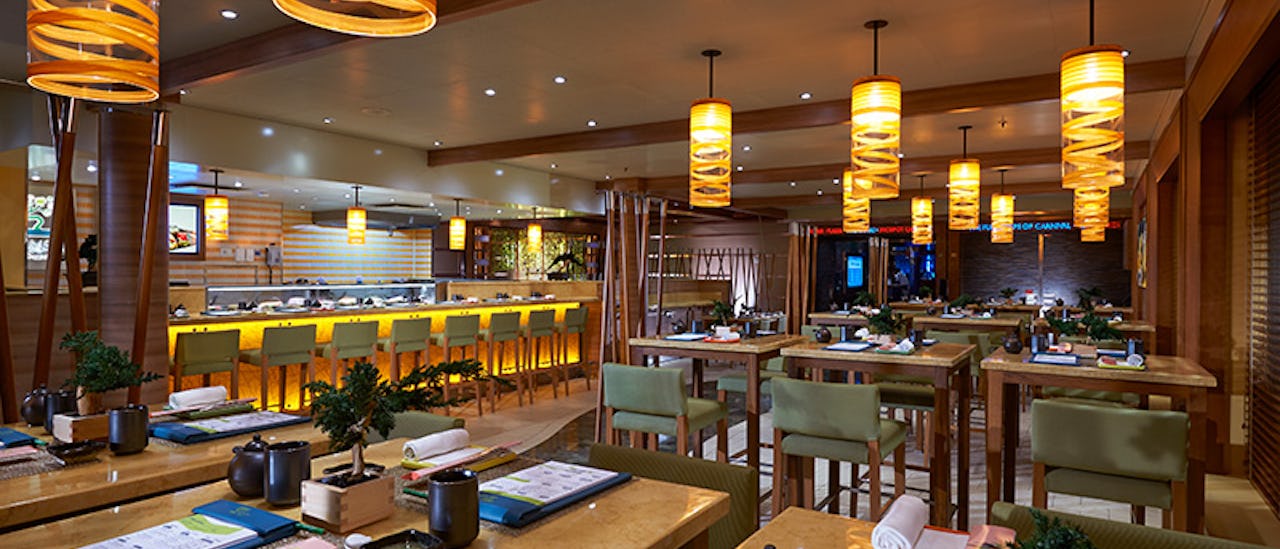 Ät middag runt ett delat bord på Bonsai Teppanyaki