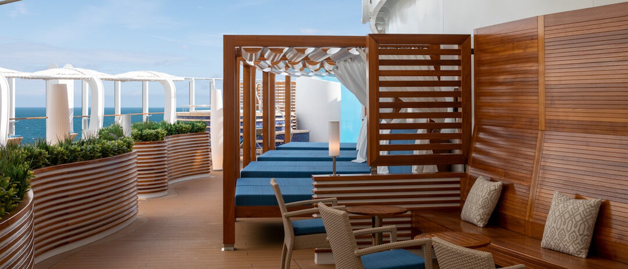 Svalka dig i sjöbrisen och njut av behandlingar från Oasis Spa på The Retreat