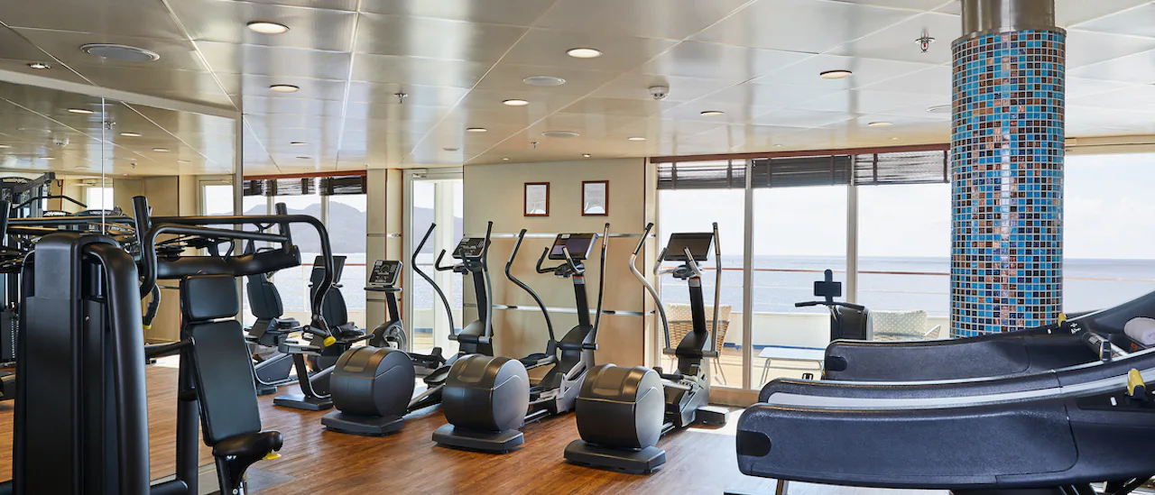 Träna med havsutsikt från gymmet