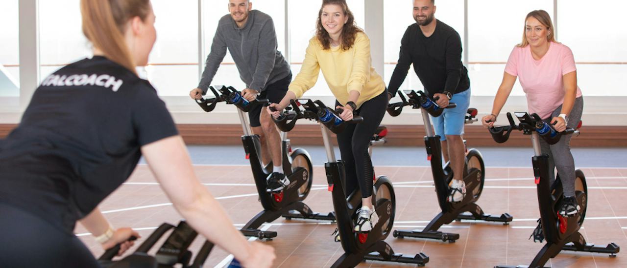 Cykelpassen hålls i cykelsalen eller på arenan