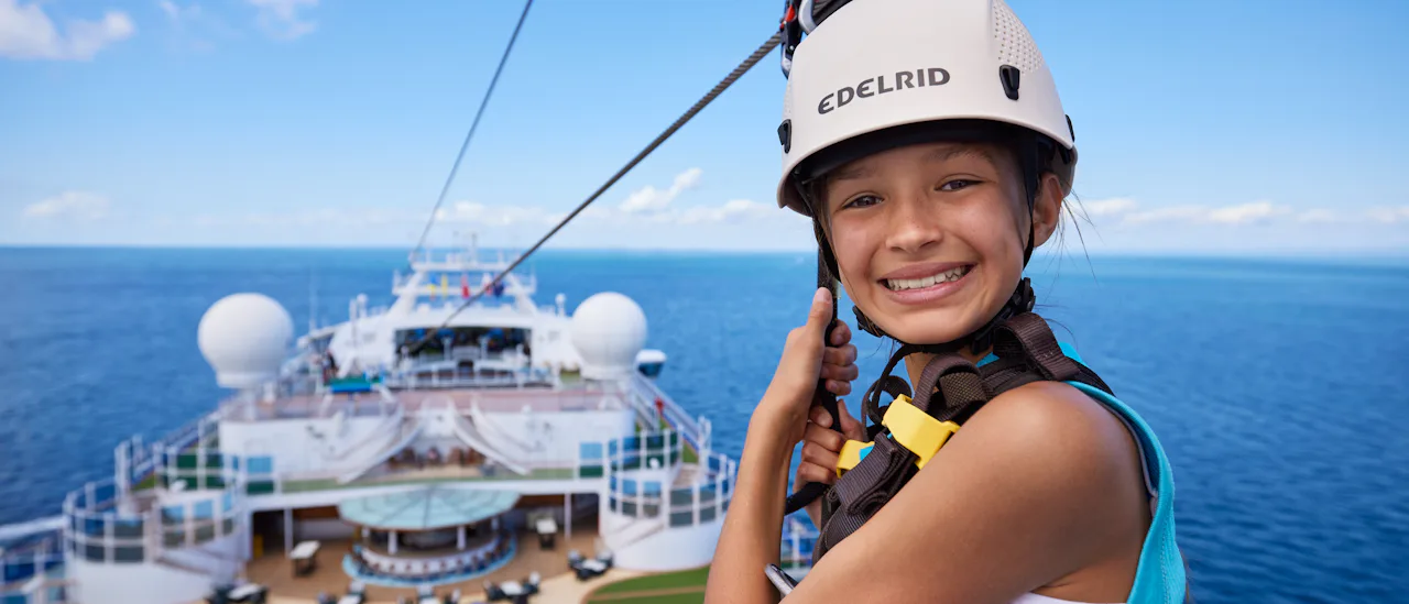 Utmana dig själv på en zipline över det översta däcket