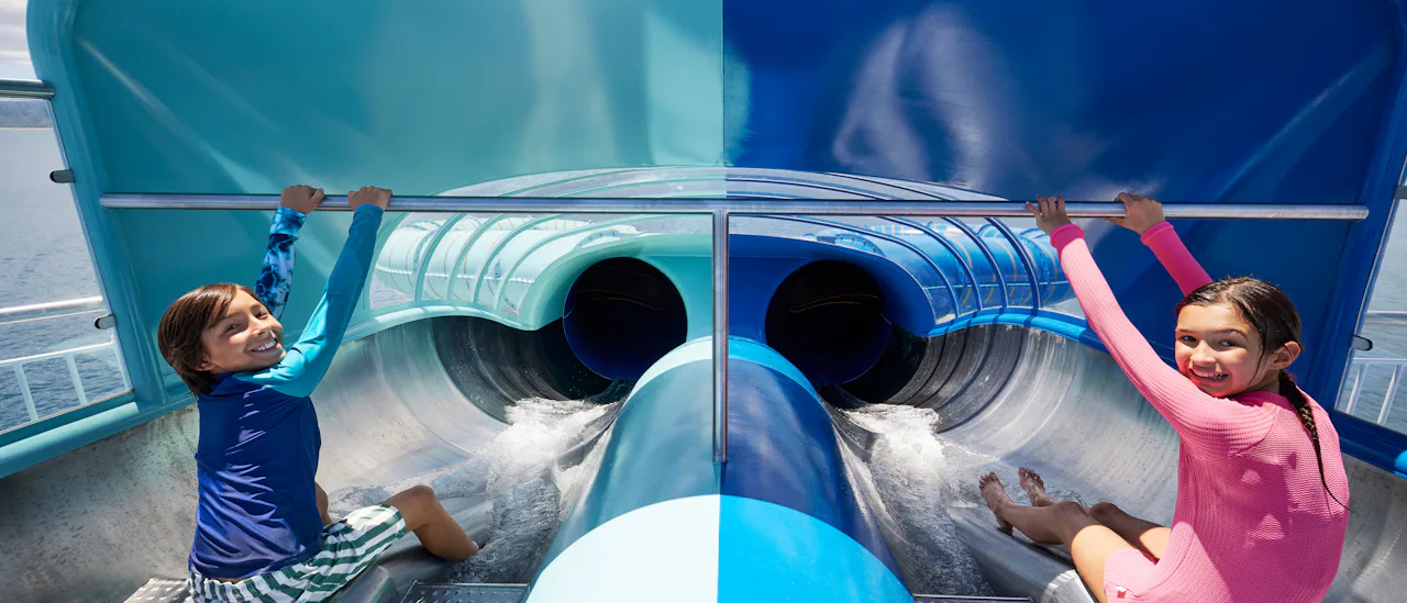 Tävla mot klockan i Twin Racer Waterslides!