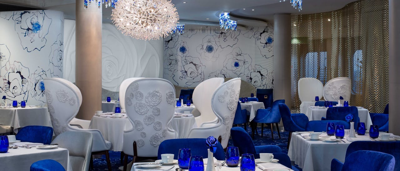 Restaurangen Blu är exklusiv för boende i en Aquaklass-hytt. Blu serverar hälsosam gourmetmat