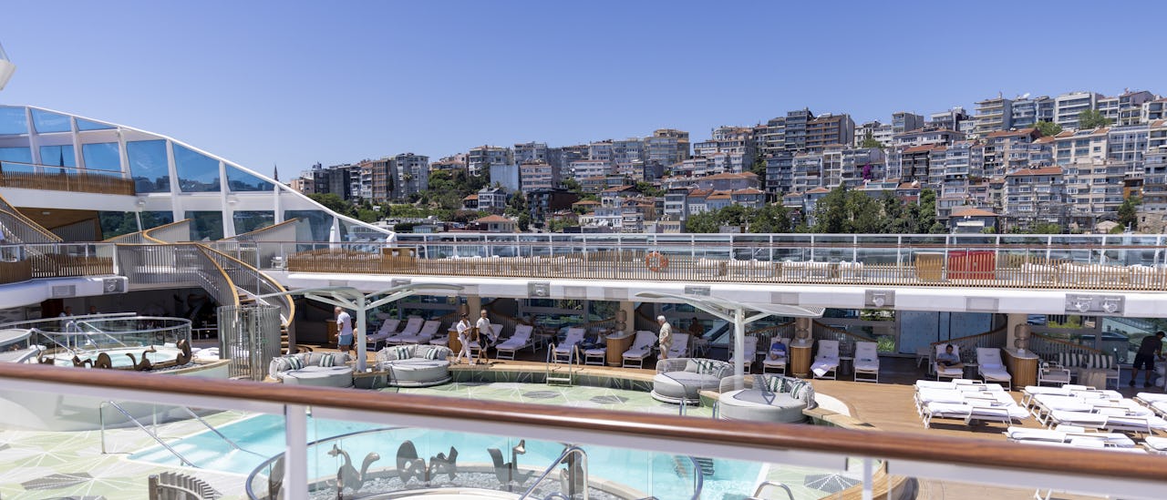Vista Pool Deck