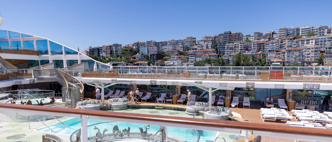 Vista Pool Deck