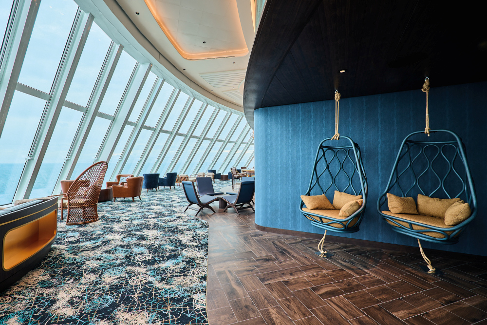 Koppla av i en ledig, maritim atmosfär på Captain's Bar