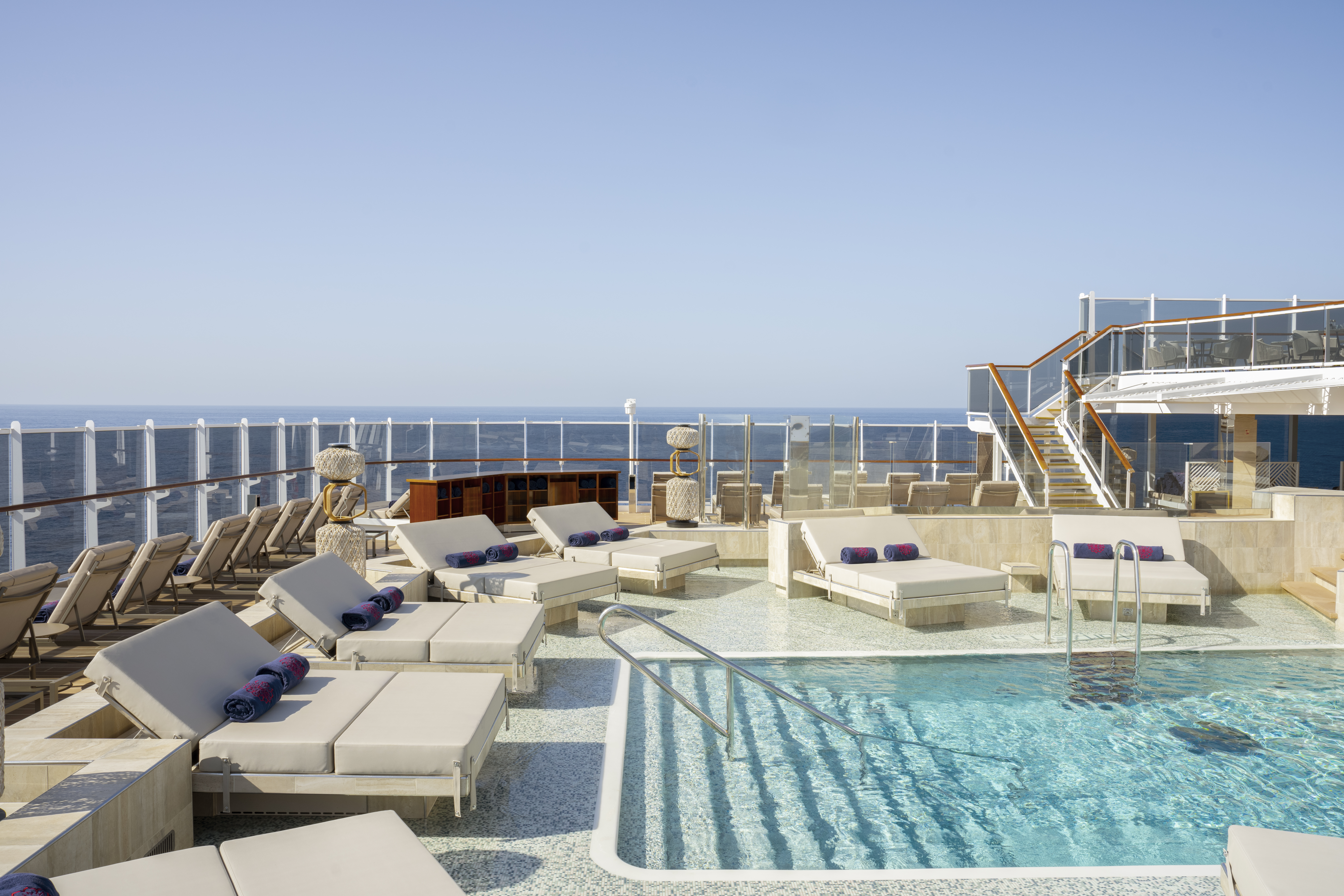 Atoll pool och bar