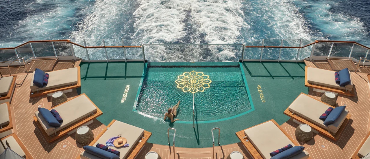 Ta ett dopp i Astern Aft Pool