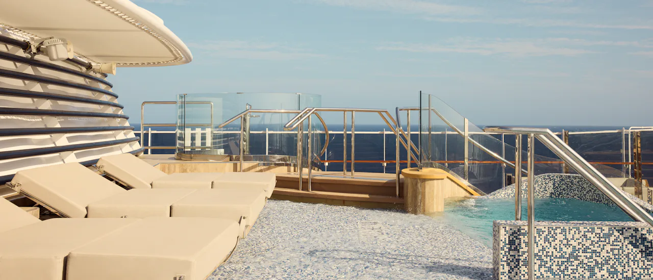 Helios poolbar