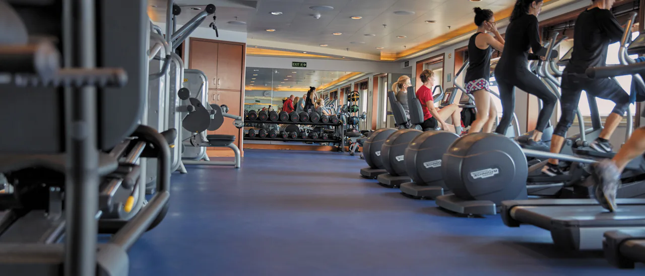 Träna med havsutsikt på välutrustat gym