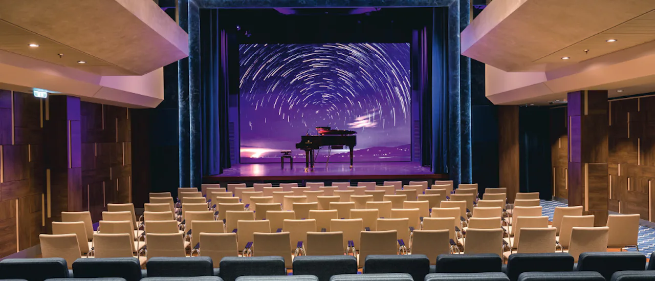 Schaubühne är den senaste teatersensationen. Toppmodern teknik ger gott om utrymme för magi, dramatik och livekonserter