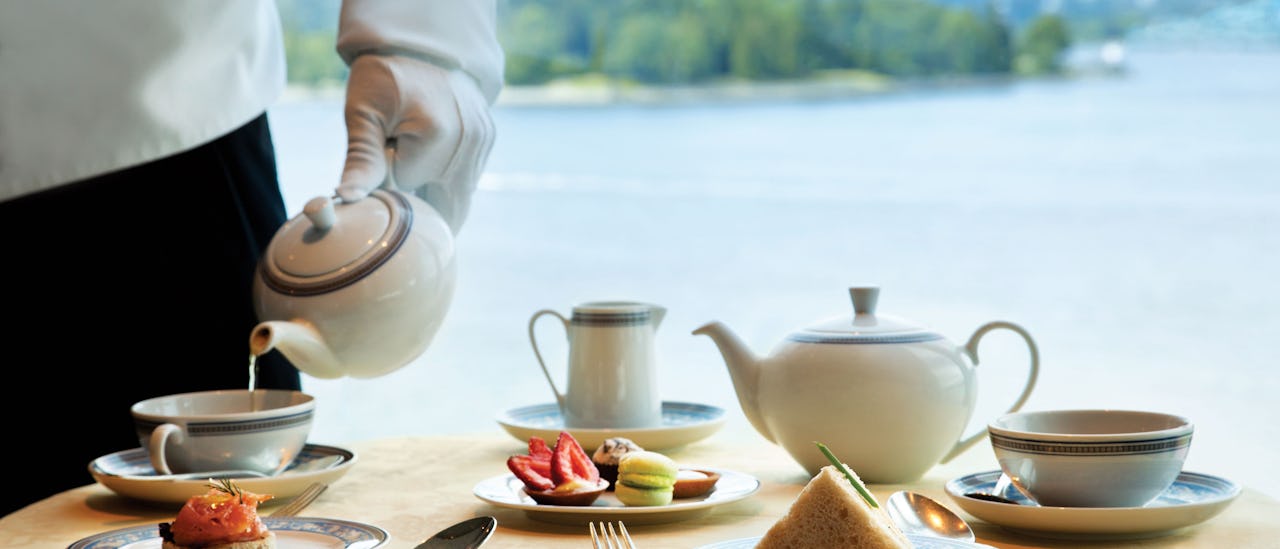 Dagtid serveras afternoon tea på Horizons. Kvällstid bjuds det på livemusik ...