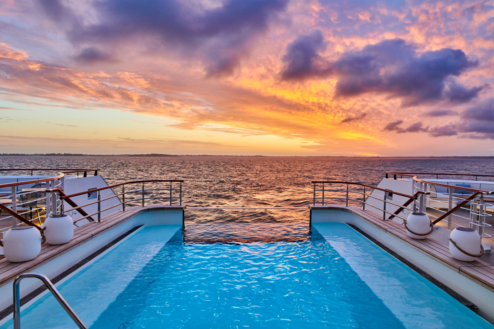 Infinitypoolen längst akerut