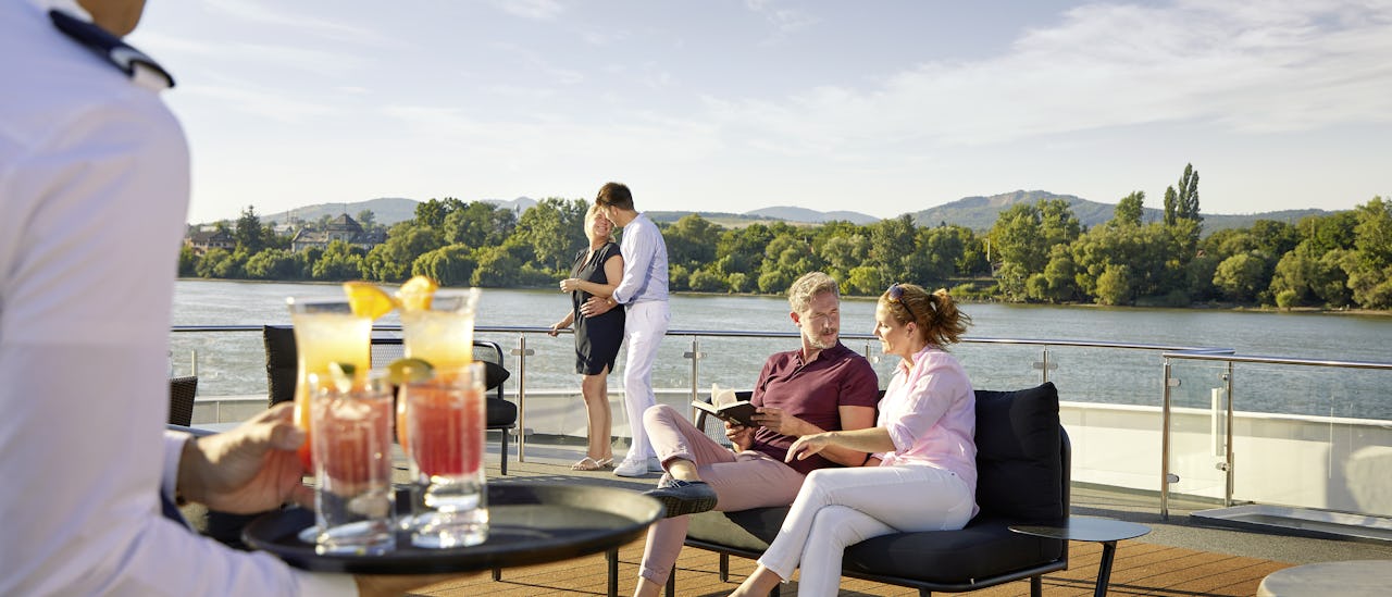 Njut av en cocktail i solen!