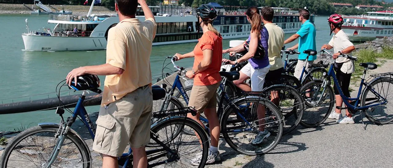 Låna cyklar för att upptäcka din destination i land