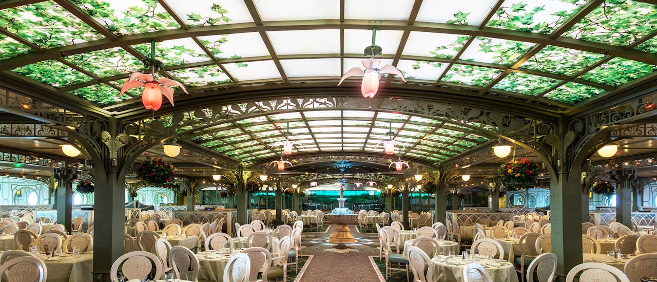 Enchanted Garden serverar frukost, lunch och middag