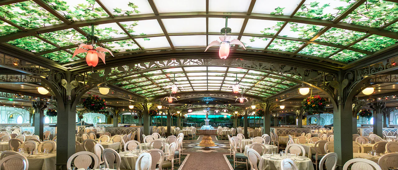 Enchanted Garden serverar frukost, lunch och middag