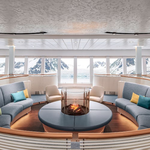 Högst upp, längst fram