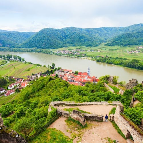 Flodkryssning på Donau med den vackra Wachaudalen