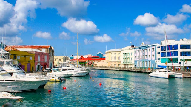 Liten båthamn på Barbados