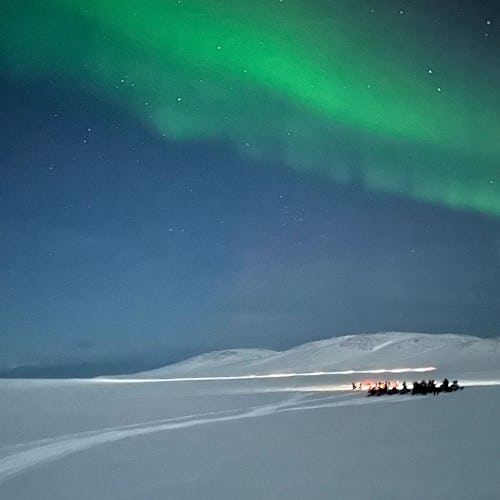 Arktis med snöskoter
