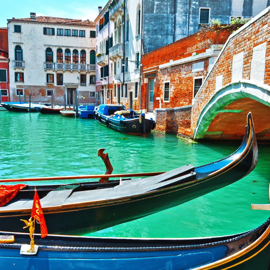 Vackra utsmyckade broar