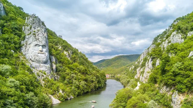 Flodkryssning på Donau med järnporten